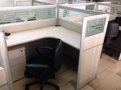 搬家急售！河西越秀路辦公桌轉(zhuǎn)椅超值轉(zhuǎn)讓