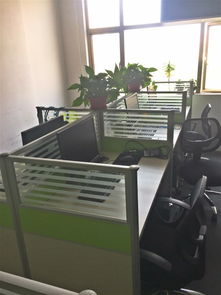 深圳辦公設(shè)備急轉(zhuǎn) 12套卡位屏風(fēng)、電腦、沙發(fā)、老板桌全套9成新低價轉(zhuǎn)讓