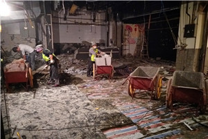 女兒墻拆除時，物業把鋼結構拆除了賣廢品了。妥當嗎