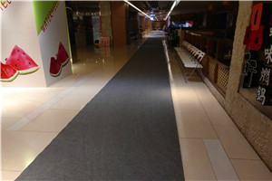 高層建筑的外墻內(nèi)有保溫層，該不該拆除保溫墻。