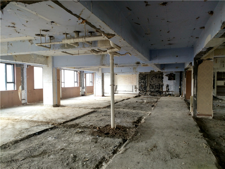 4000平酒店拆除清運(yùn)需要多久?成都戰(zhàn)狼拆除告訴你