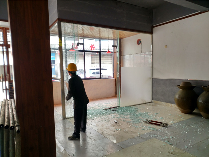 安靖夜市店鋪拆除現在用來做順豐快遞收發點